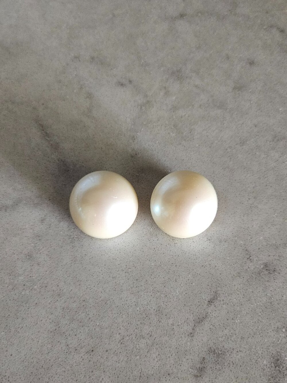 RARE AND VINTAGE PAIR OF ALICE CAVINESS ROUND DOME PEARL CLIP-ON EARRINGS